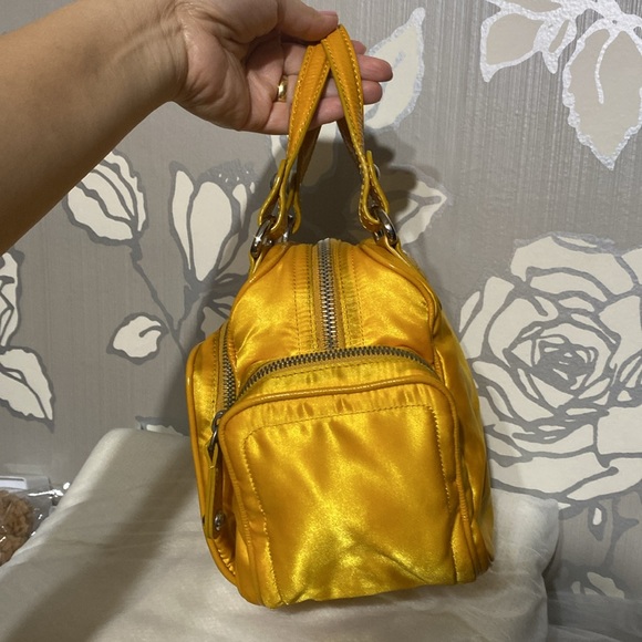 Tod’s small nylon handbag -authentic✅ leather handles✅ firm ✅ - Picture 4 of 17